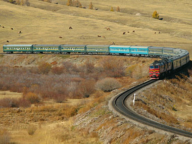 モンゴルを疾駆する国際列車